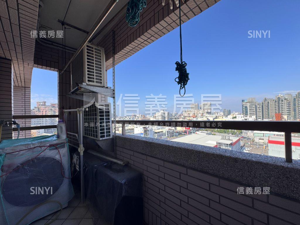 國泰萊茵次頂樓三房平車房屋室內格局與周邊環境