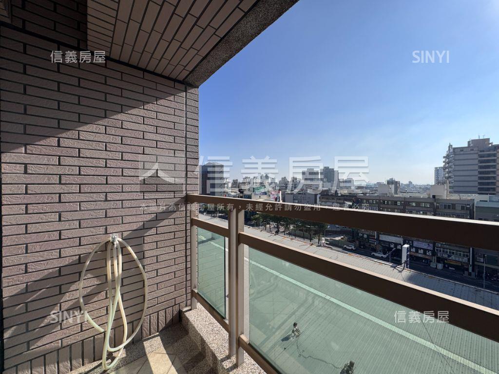 國泰萊茵次頂樓三房平車房屋室內格局與周邊環境