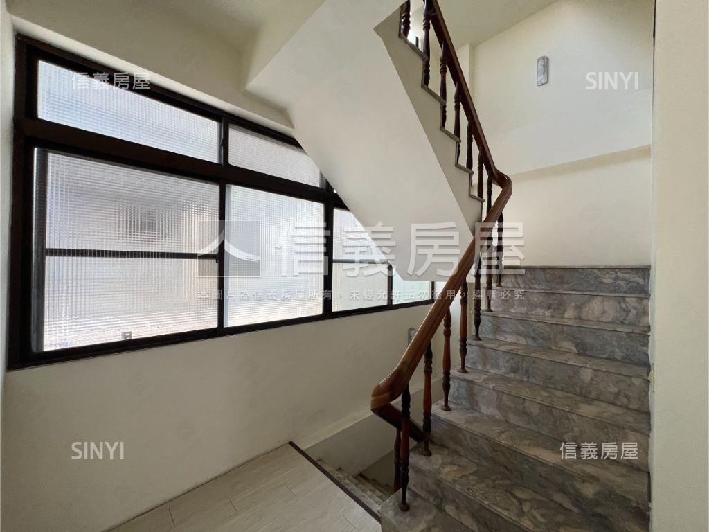 南區｜新興路質感金透店房屋室內格局與周邊環境