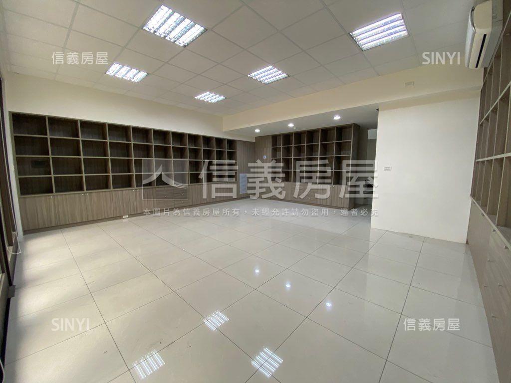 蘇黎市面寬大店面房屋室內格局與周邊環境