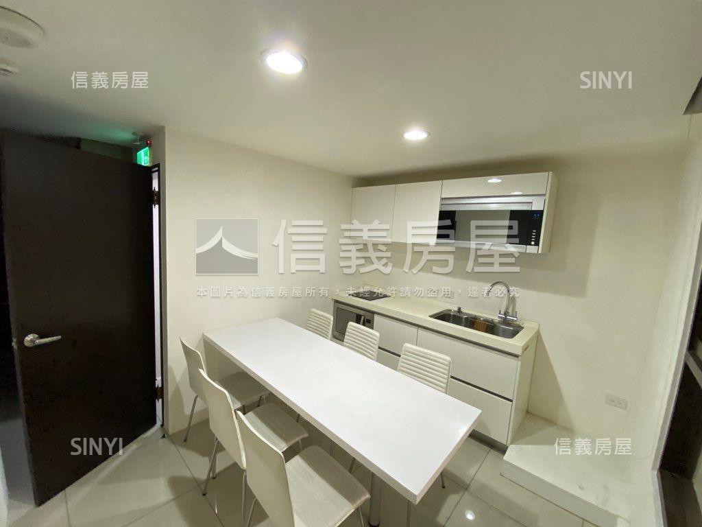 蘇黎市面寬大店面房屋室內格局與周邊環境