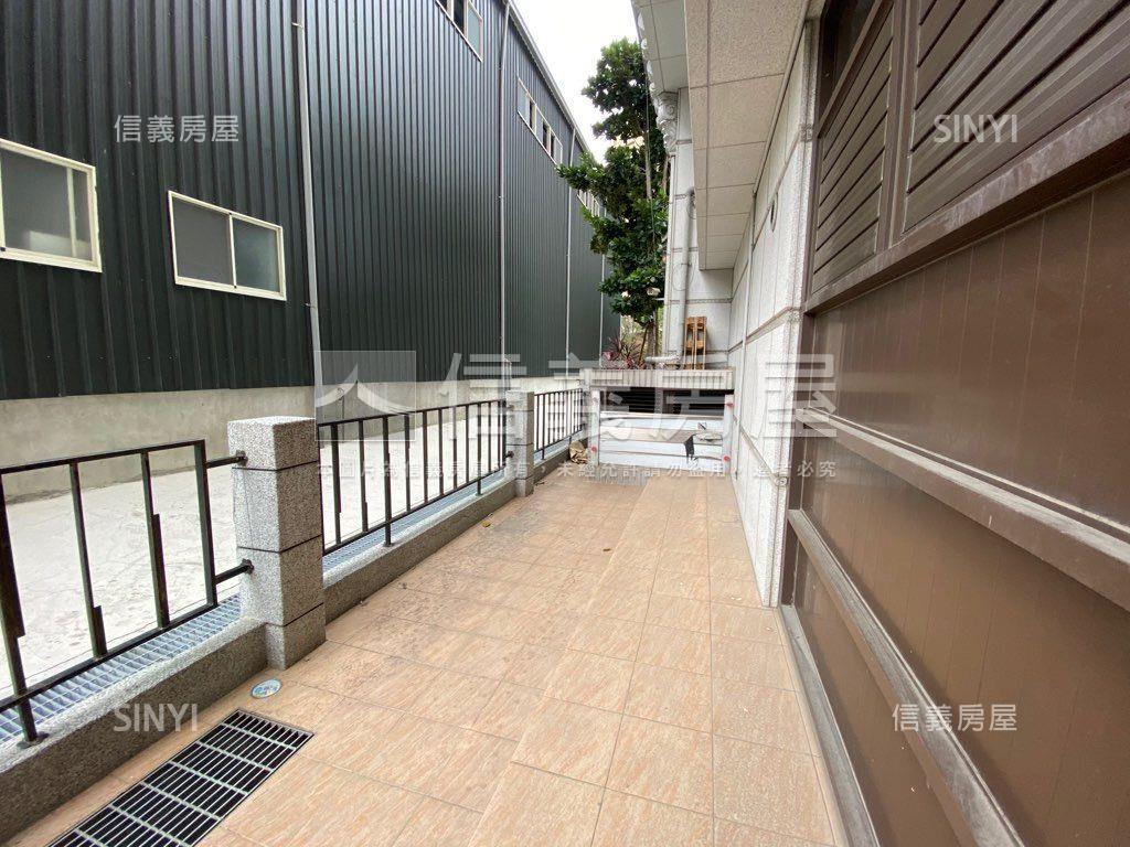 蘇黎市面寬大店面房屋室內格局與周邊環境