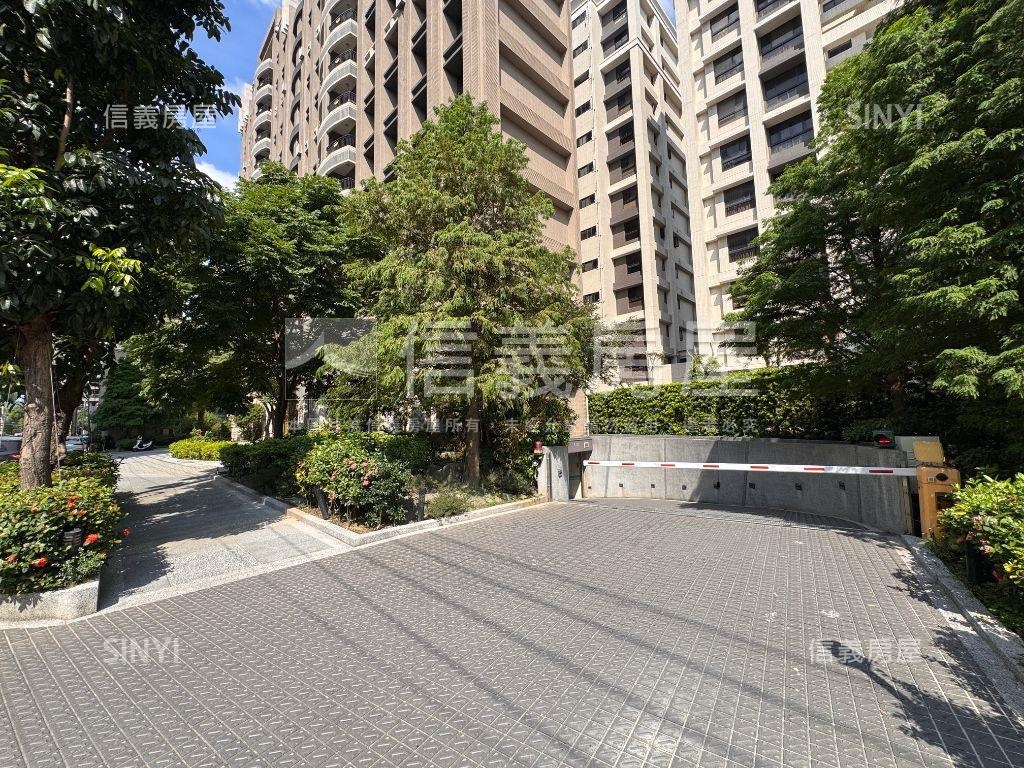 慕嵐高樓三房車位房屋室內格局與周邊環境
