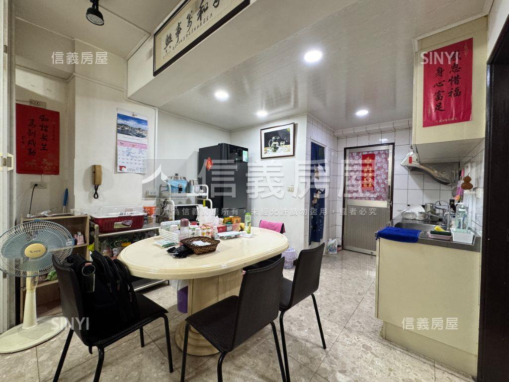 陽明東光華廈樓中樓大平車房屋室內格局與周邊環境