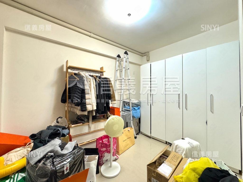 專任潭子輕屋齡好停車別墅房屋室內格局與周邊環境