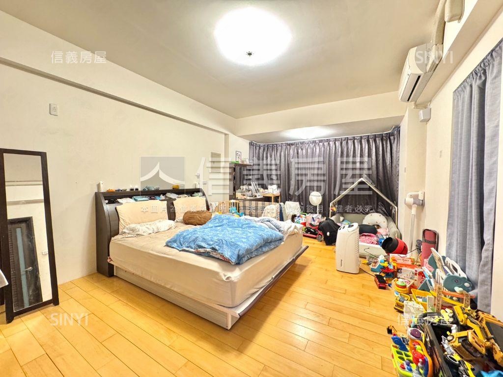 專任潭子輕屋齡好停車別墅房屋室內格局與周邊環境