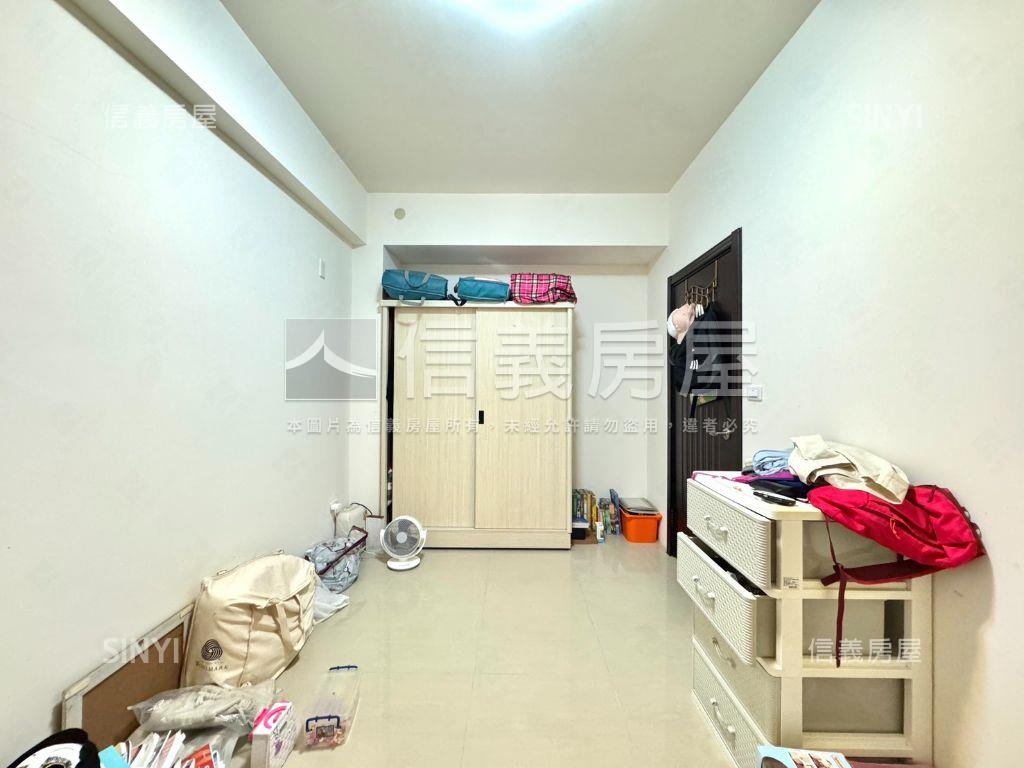 專任潭子輕屋齡好停車別墅房屋室內格局與周邊環境