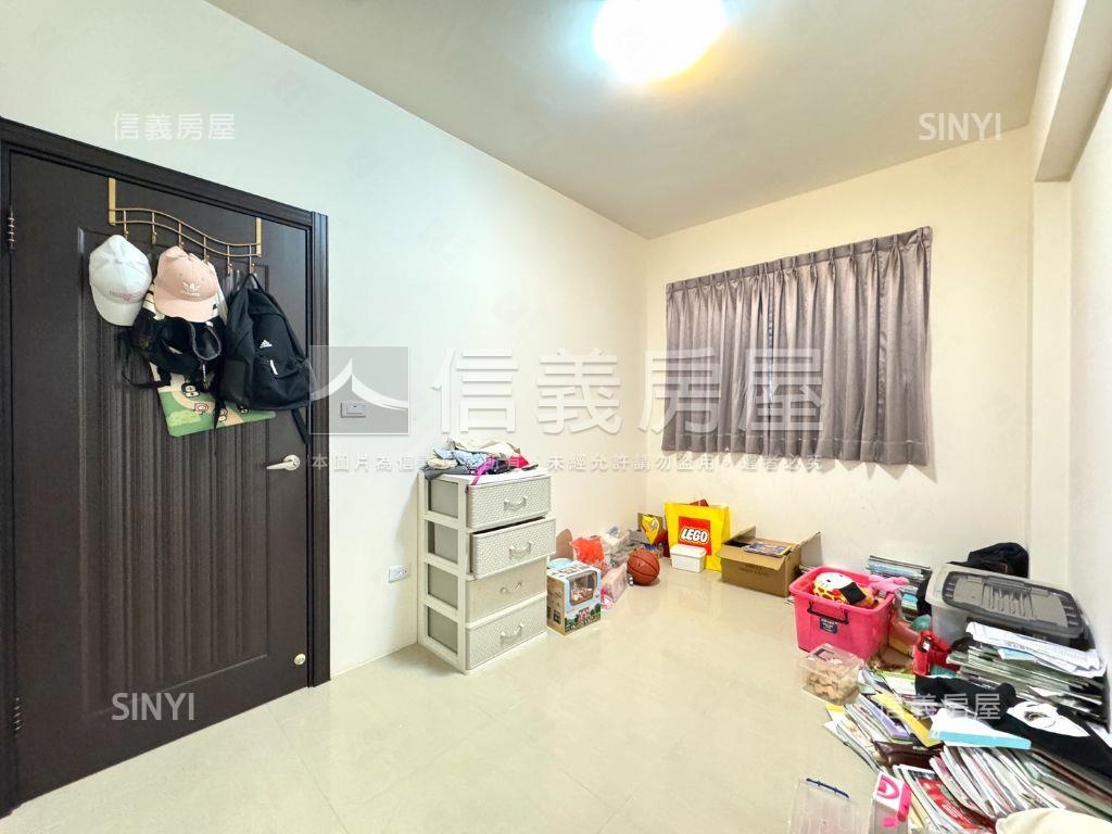 專任潭子輕屋齡好停車別墅房屋室內格局與周邊環境