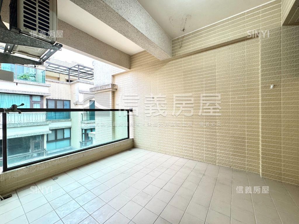 專任潭子輕屋齡好停車別墅房屋室內格局與周邊環境