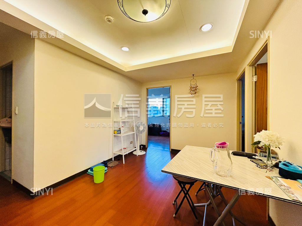 近輕軌電梯４房雙橋景觀戶房屋室內格局與周邊環境