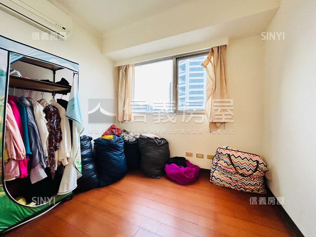 近輕軌電梯４房雙橋景觀戶房屋室內格局與周邊環境