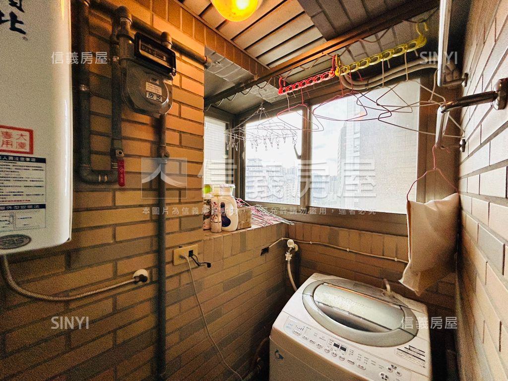 近輕軌電梯４房雙橋景觀戶房屋室內格局與周邊環境