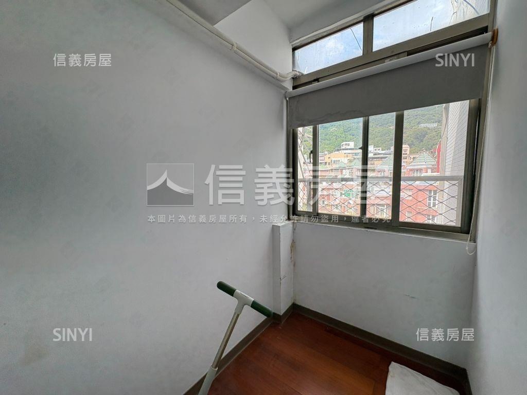 天母電梯頂樓看綠景房屋室內格局與周邊環境