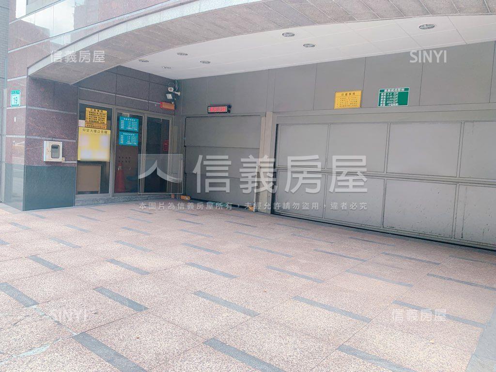 東豐街高投報車位房屋室內格局與周邊環境