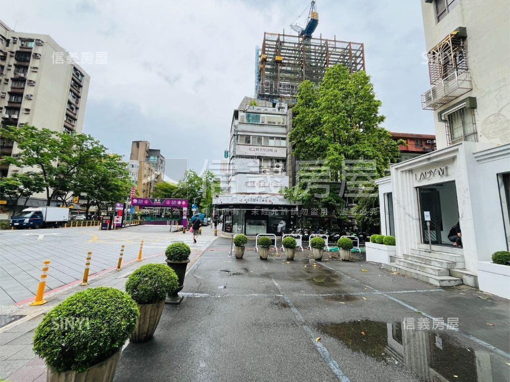 東區近捷運旁百坪純辦房屋室內格局與周邊環境