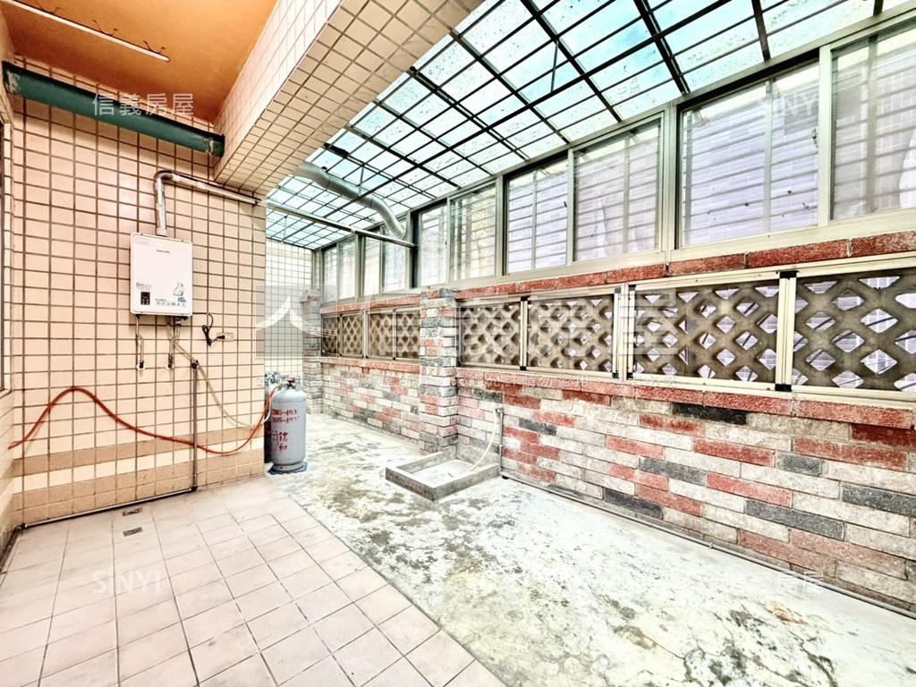 新春街華廈前後大陽台房屋室內格局與周邊環境