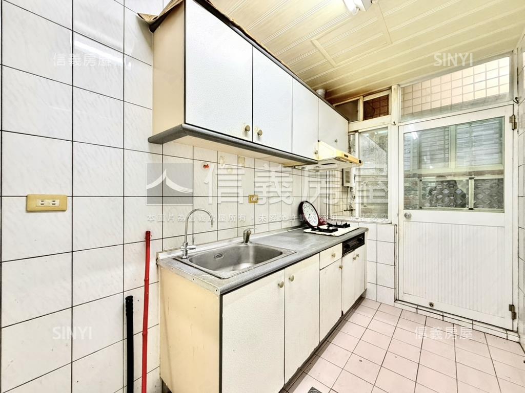 新春街華廈前後大陽台房屋室內格局與周邊環境