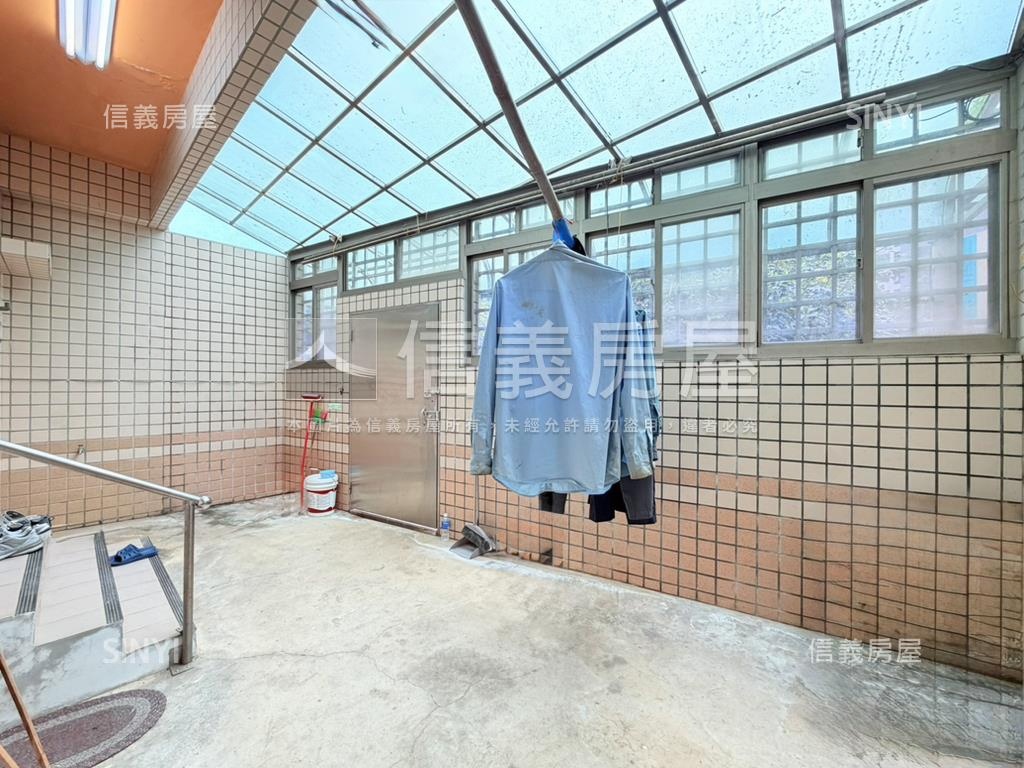 新春街華廈前後大陽台房屋室內格局與周邊環境