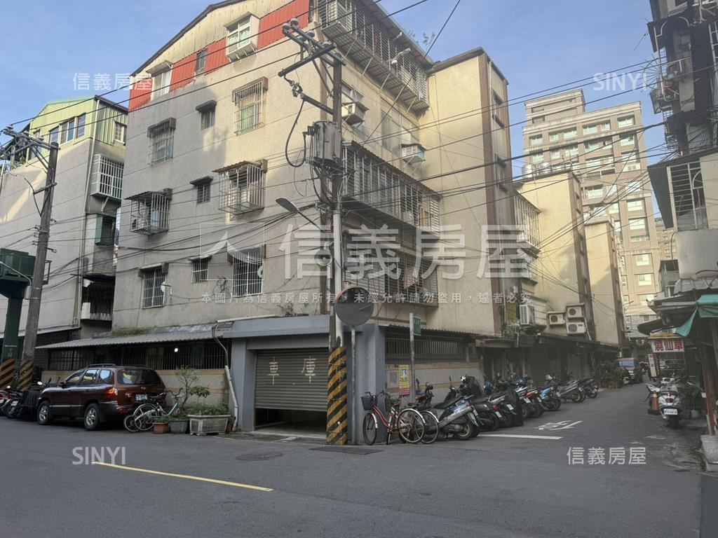 近環球邊間一樓店辦房屋室內格局與周邊環境