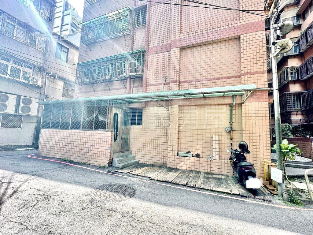 黃金辦公店面帶車位房屋室內格局與周邊環境