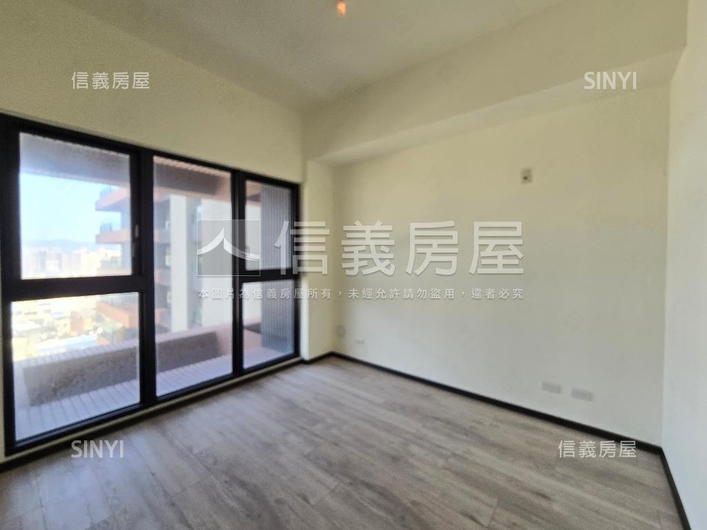 濟弘皇璽景觀大三房車位房屋室內格局與周邊環境