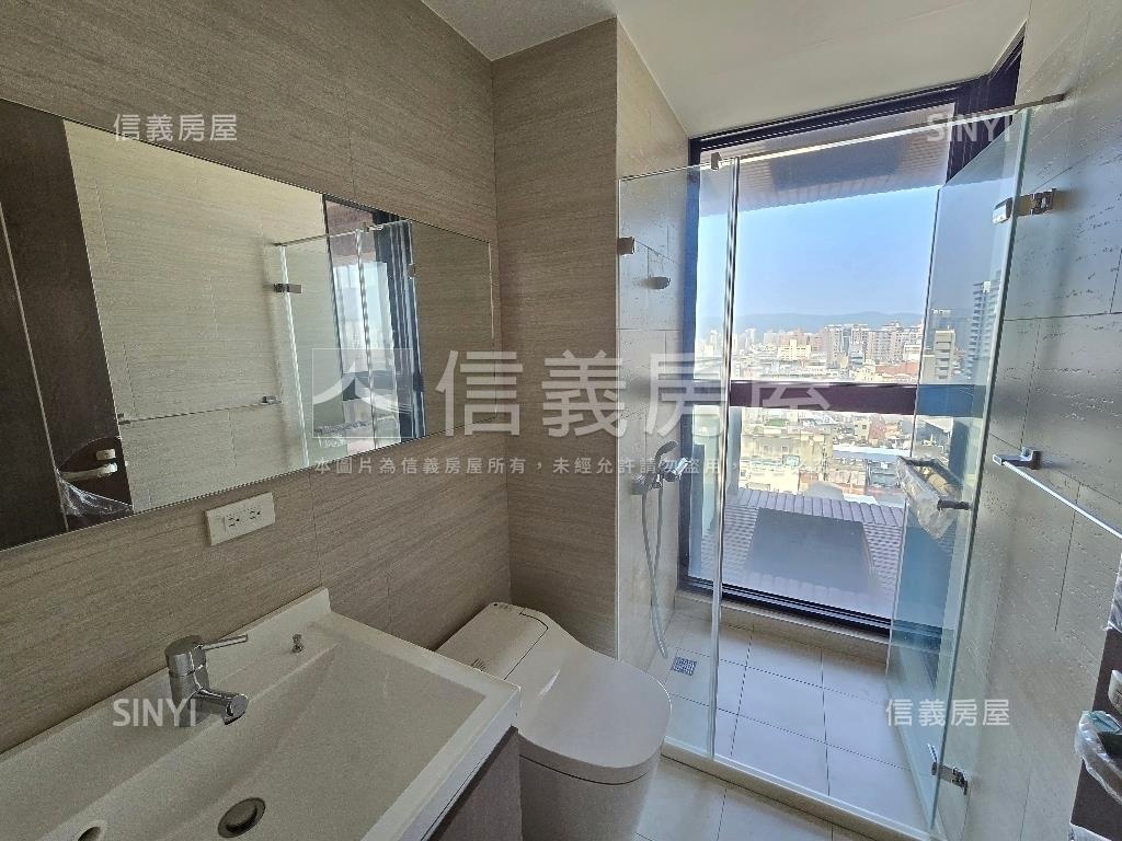 濟弘皇璽景觀大三房車位房屋室內格局與周邊環境