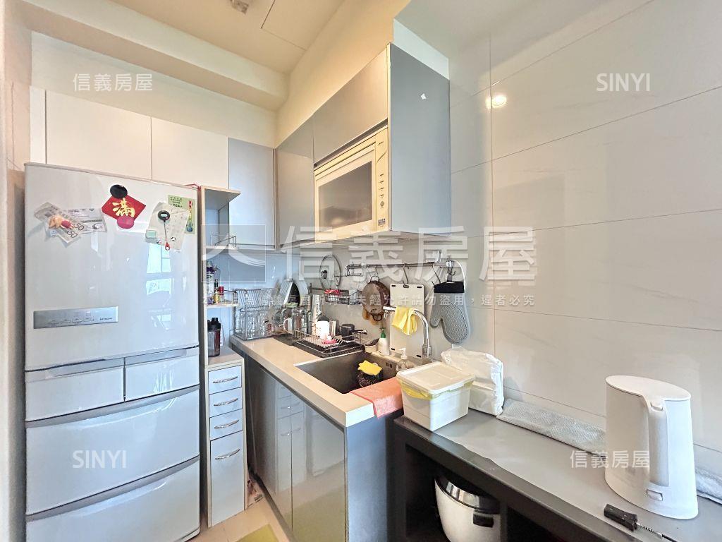 屋主誠售新杜拜大大兩房房屋室內格局與周邊環境