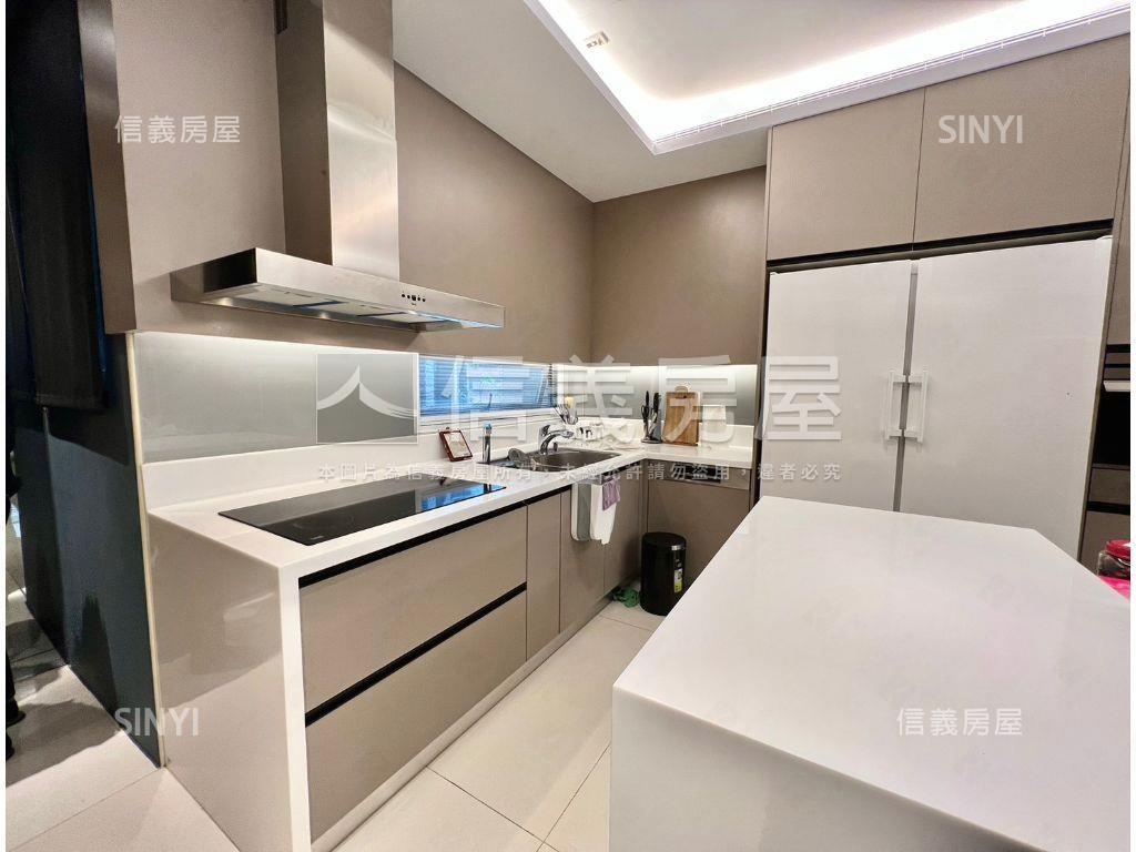 南區臨路質感雙車別墅房屋室內格局與周邊環境