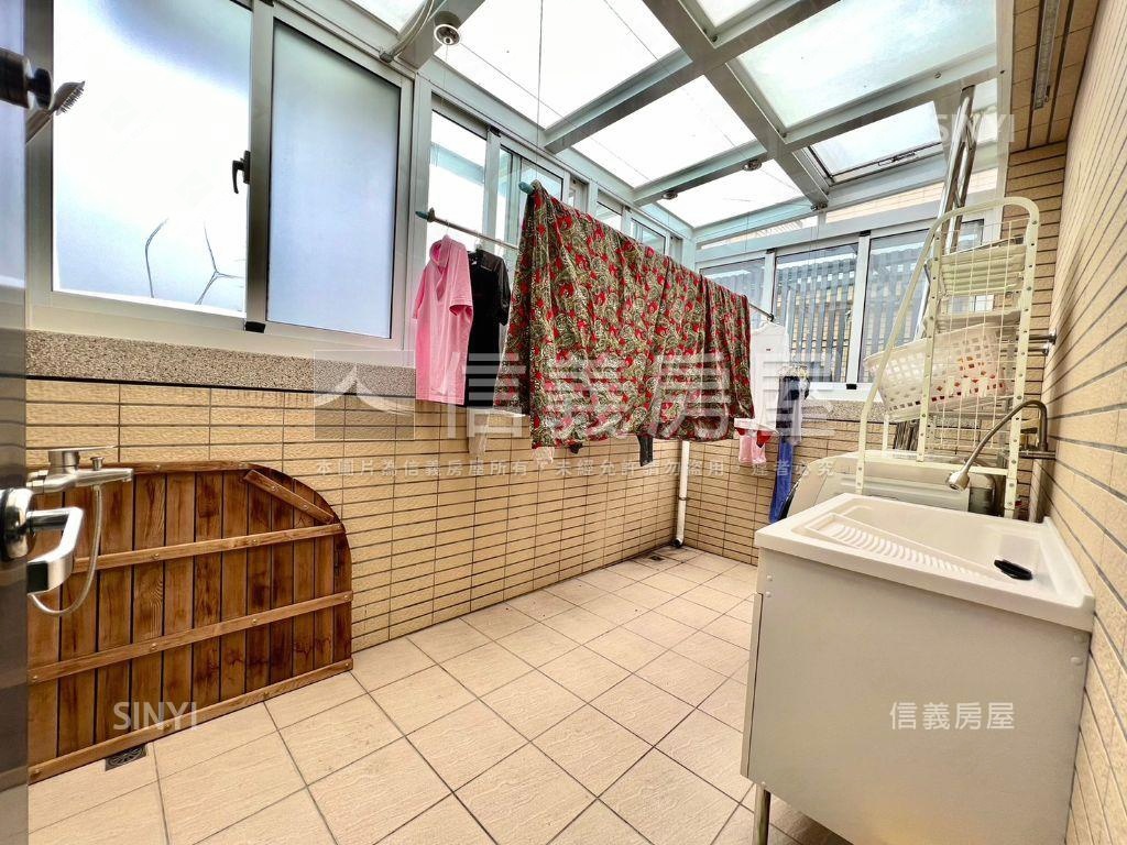 南區臨路質感雙車別墅房屋室內格局與周邊環境