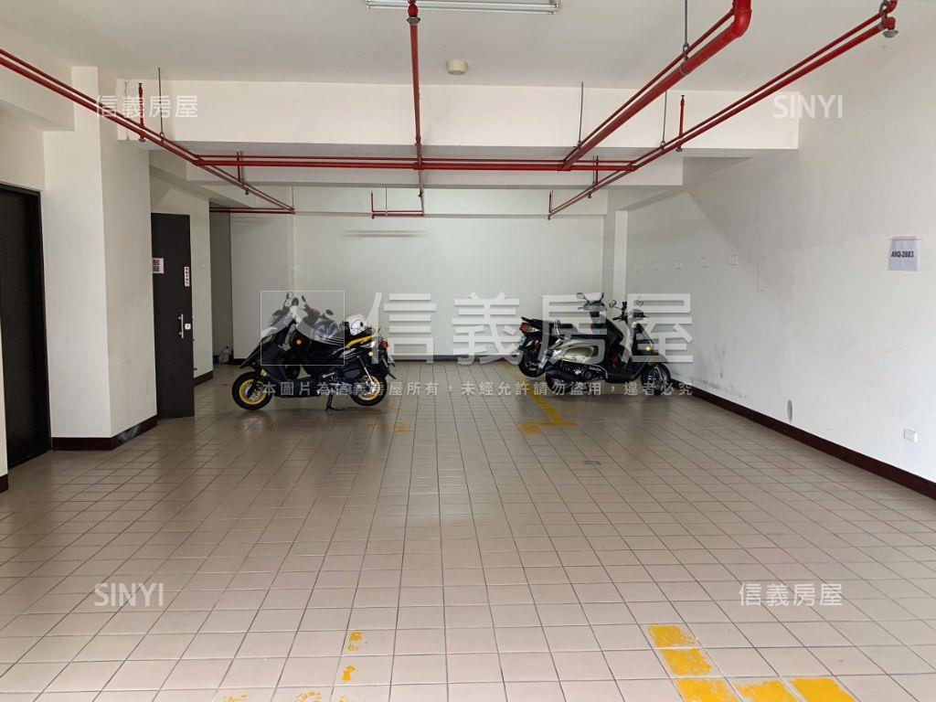 邊間三面採光收租店面套房房屋室內格局與周邊環境