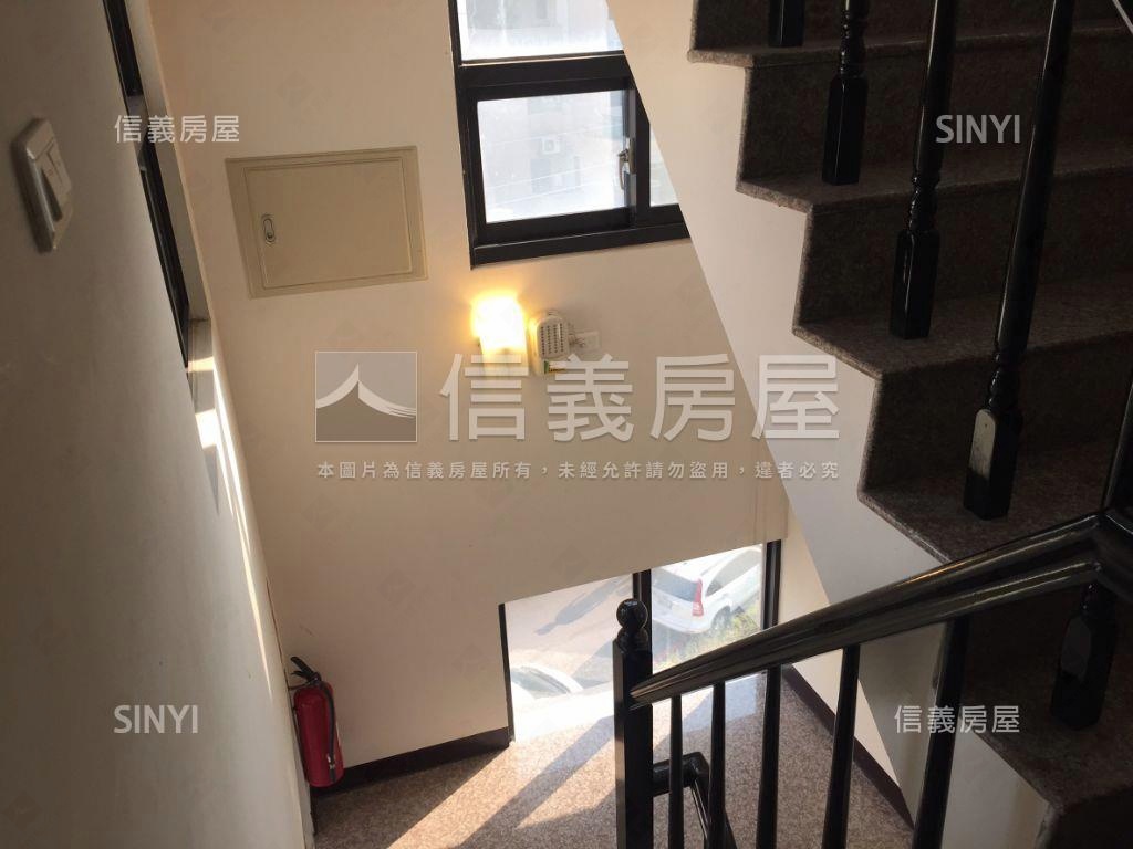 邊間三面採光收租店面套房房屋室內格局與周邊環境