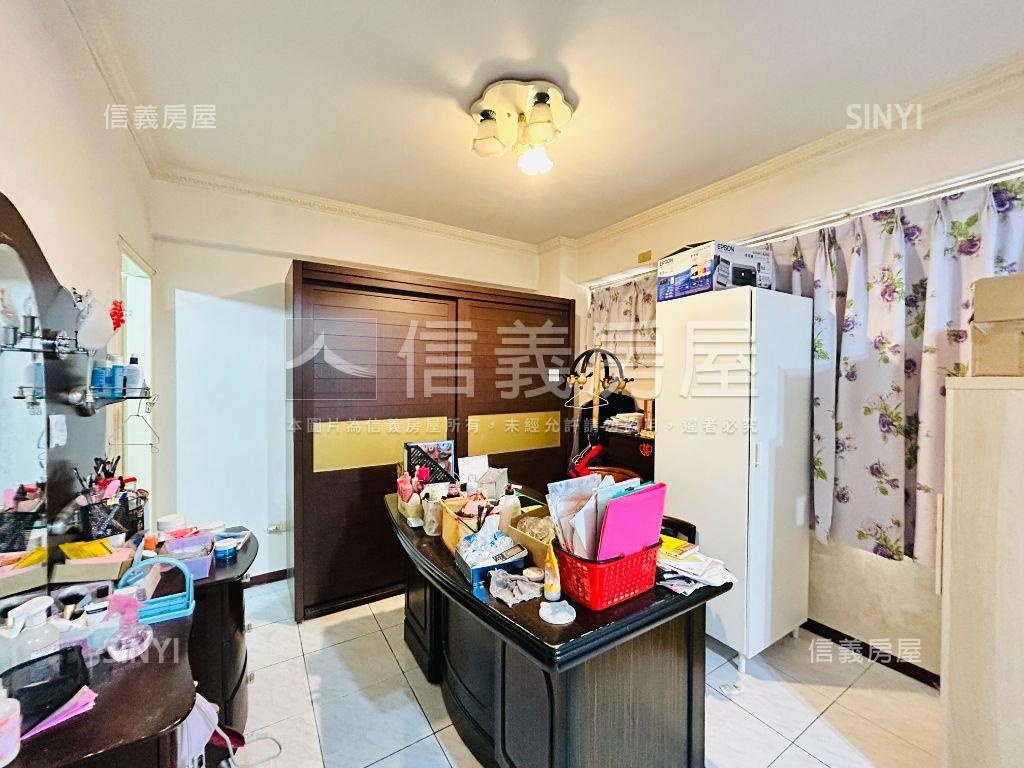 一層一戶的邊間公寓房屋室內格局與周邊環境