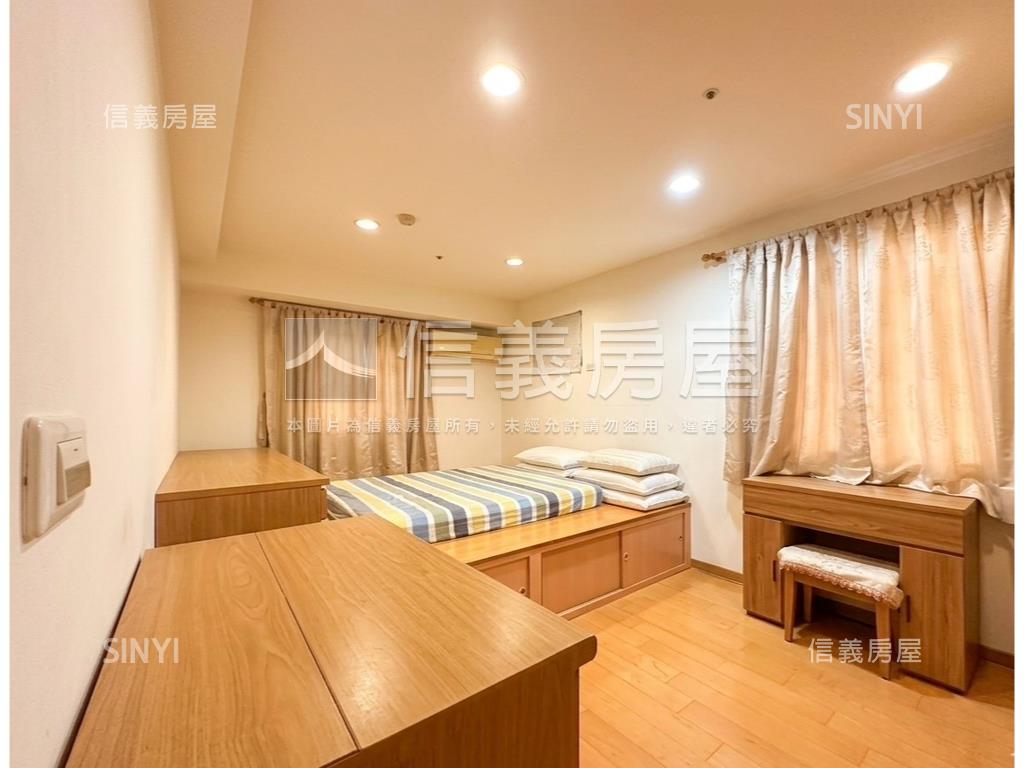鳳凰高樓邊間美宅房屋室內格局與周邊環境