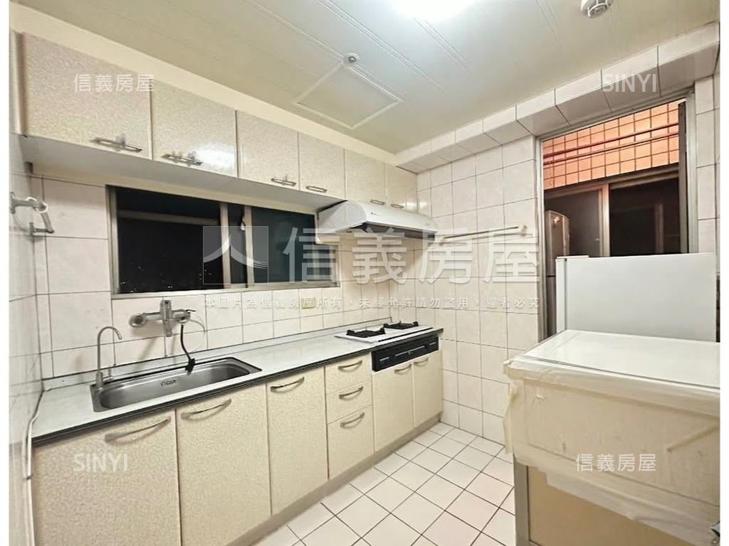 鳳凰高樓邊間美宅房屋室內格局與周邊環境