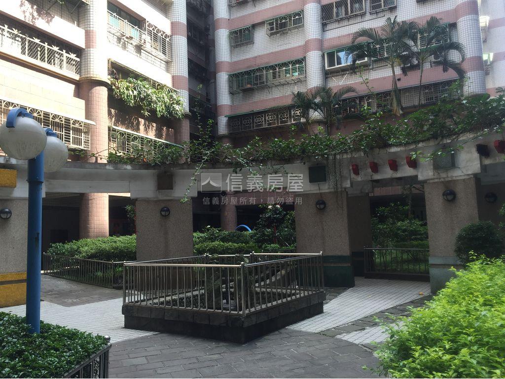 鳳凰高樓邊間美宅房屋室內格局與周邊環境