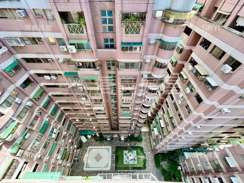 捷運台鐵雙鐵低總價２房房屋室內格局與周邊環境