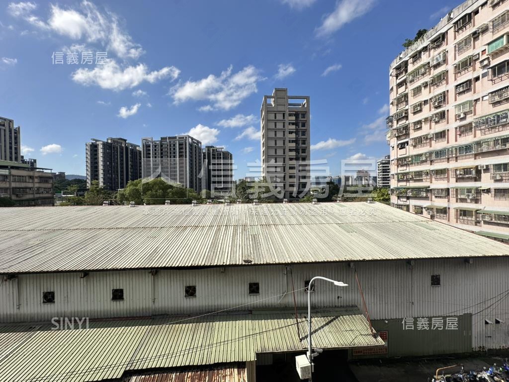 青雲長虹３房附車位房屋室內格局與周邊環境