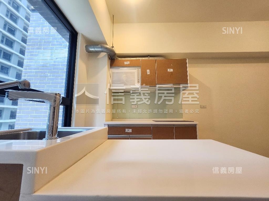 愛琴海低價高樓兩房平車房屋室內格局與周邊環境