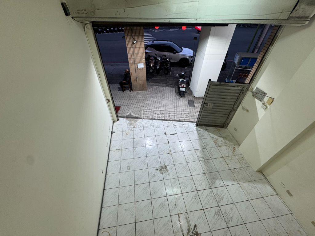 正中山路二段黃金店面釋出房屋室內格局與周邊環境