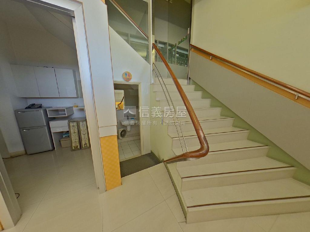 中華民生路口三角窗店王房屋室內格局與周邊環境