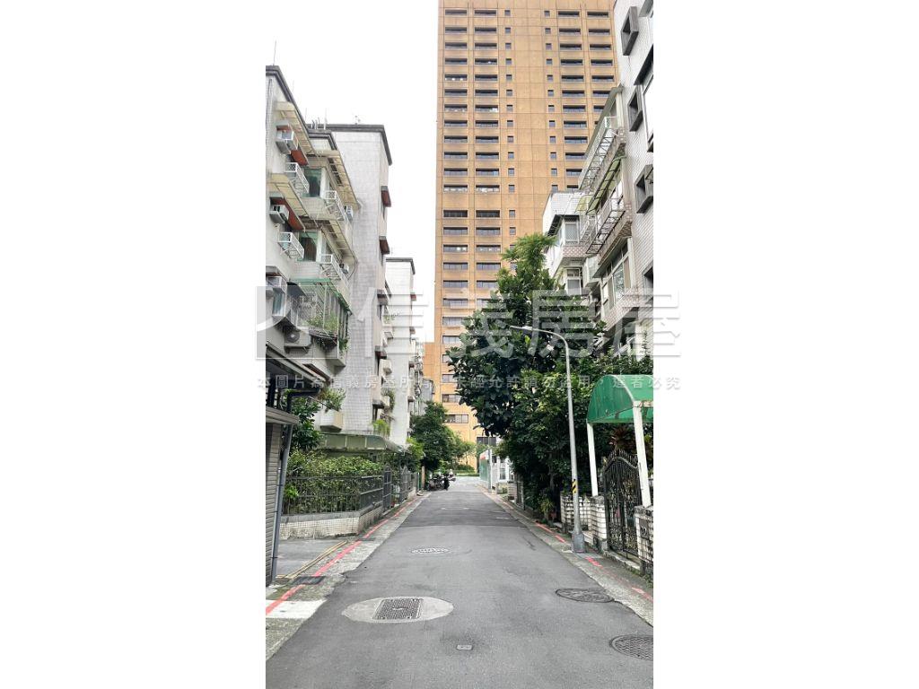 台電捷運旁美公寓車位房屋室內格局與周邊環境