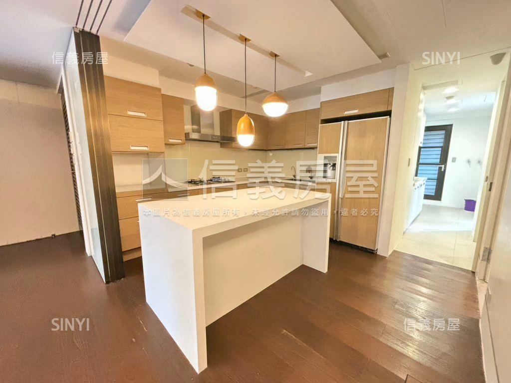 專任●天母國堡三房車位房屋室內格局與周邊環境