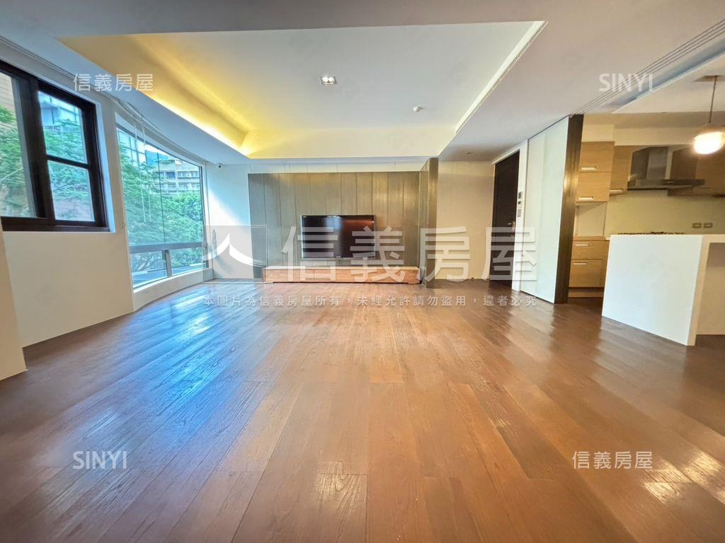 專任●天母國堡三房車位房屋室內格局與周邊環境