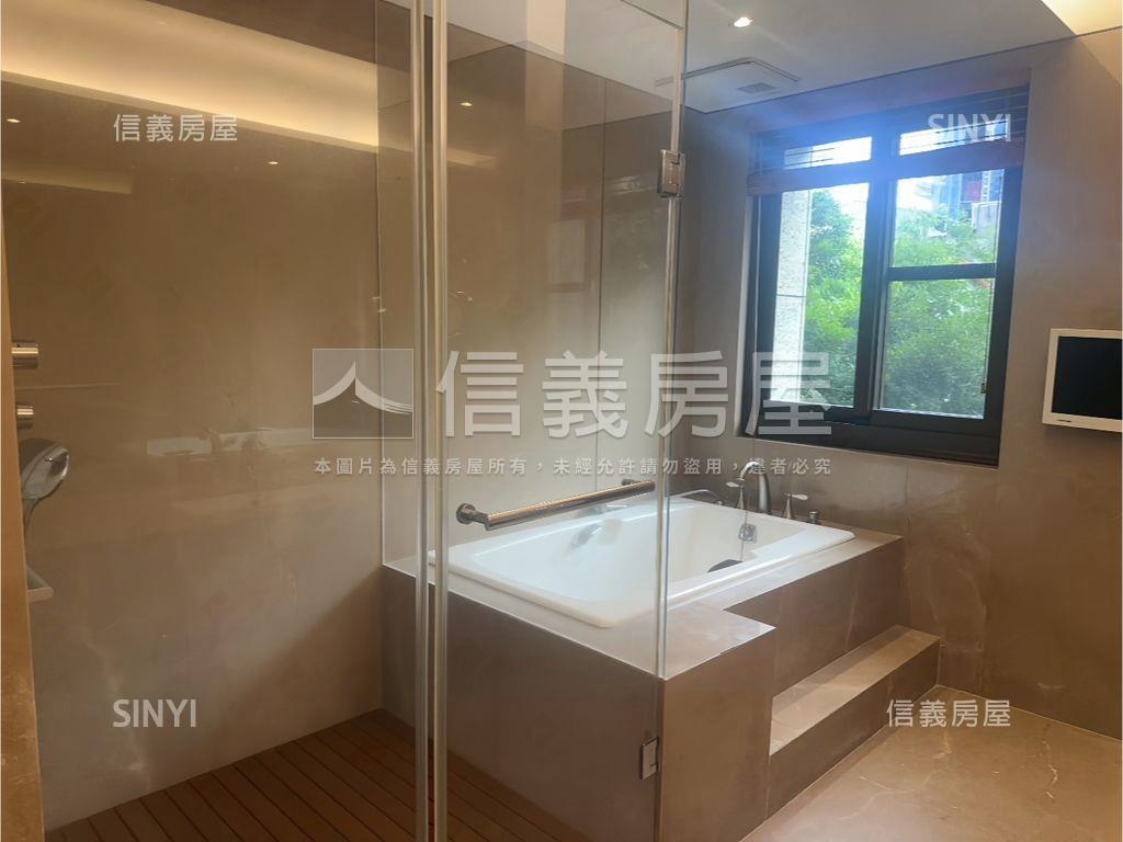 專任●天母國堡三房車位房屋室內格局與周邊環境