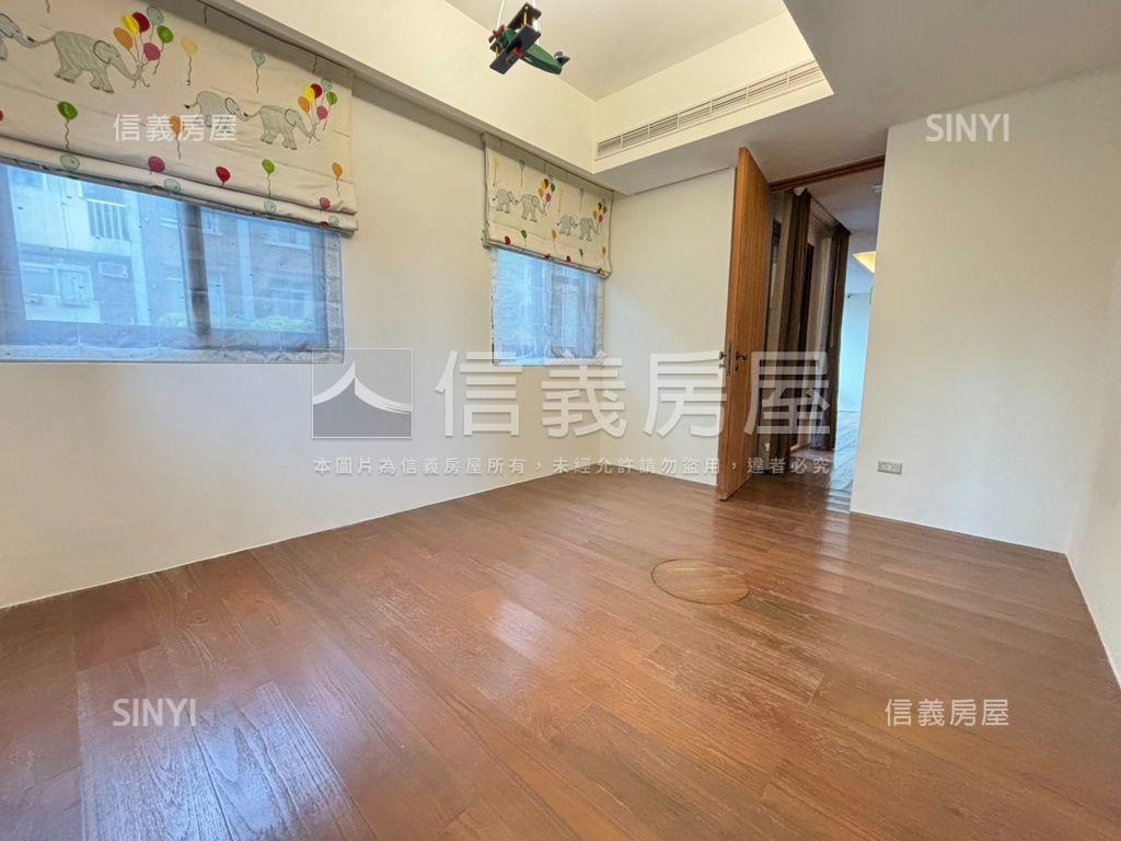 專任●天母國堡三房車位房屋室內格局與周邊環境