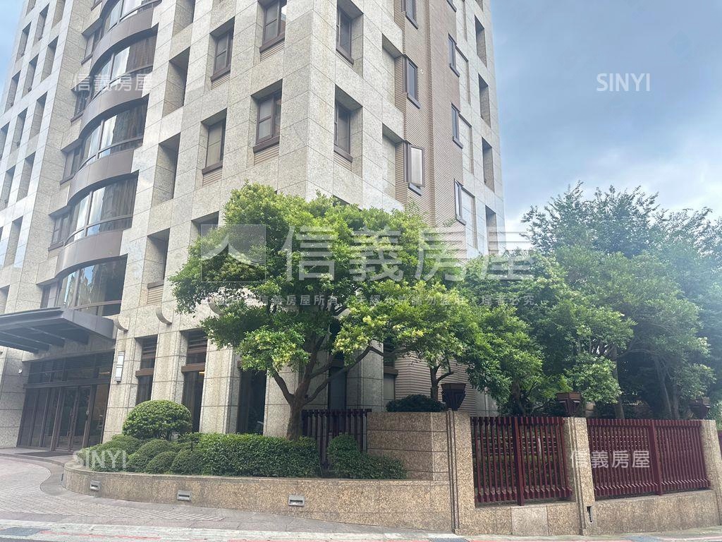 專任●天母國堡三房車位房屋室內格局與周邊環境