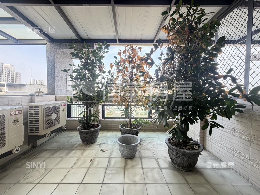 近中興商圈車庫臨路美別墅房屋室內格局與周邊環境