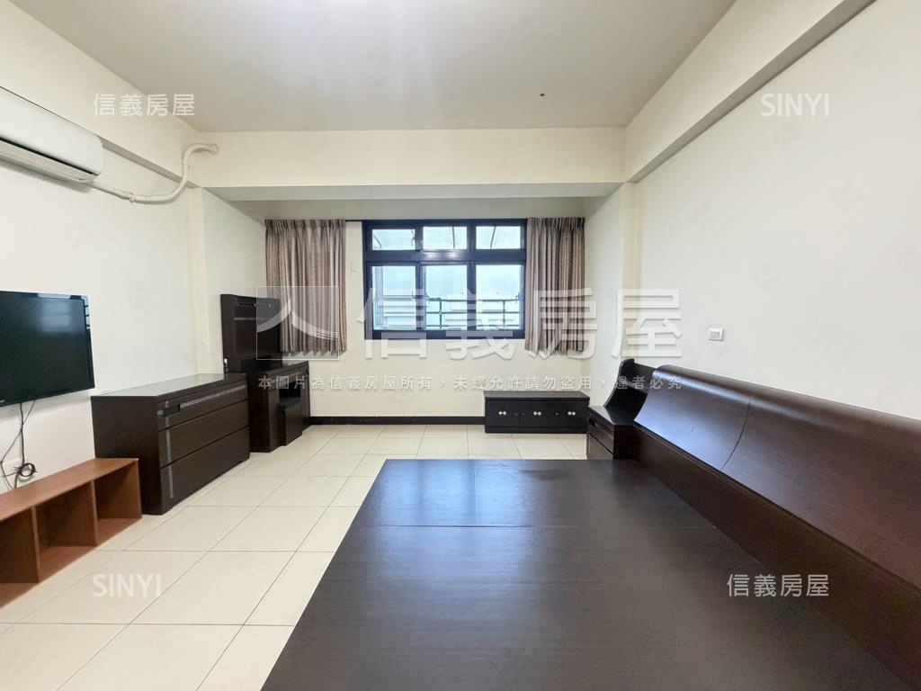 近中興商圈車庫臨路美別墅房屋室內格局與周邊環境