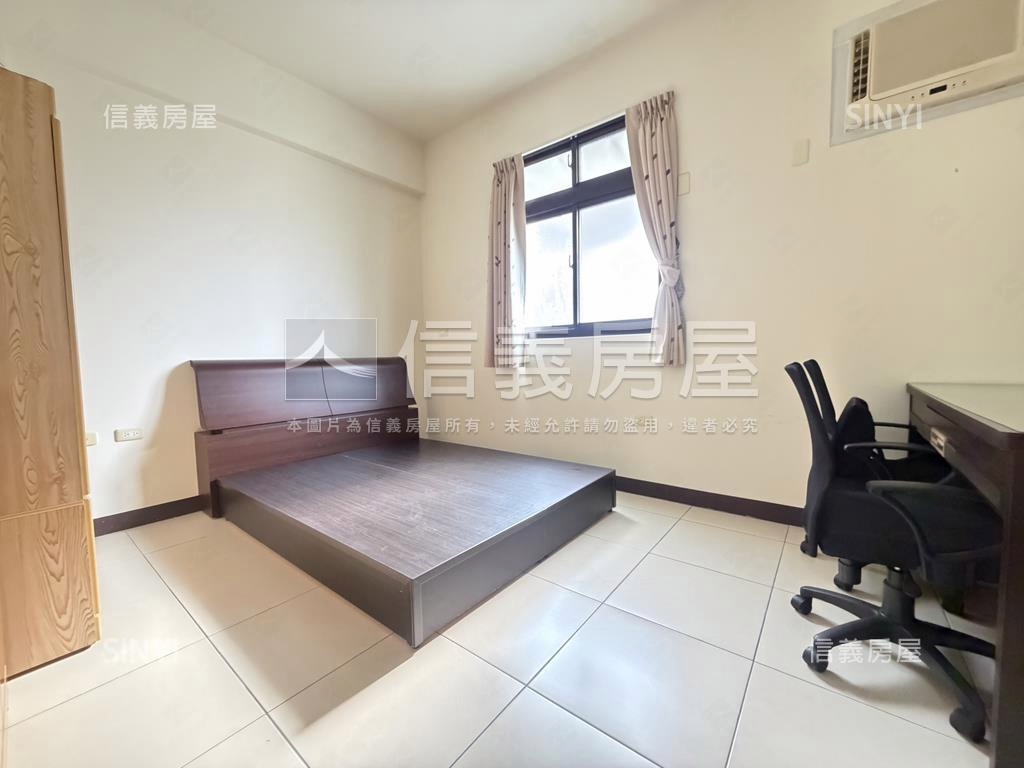 近中興商圈車庫臨路美別墅房屋室內格局與周邊環境