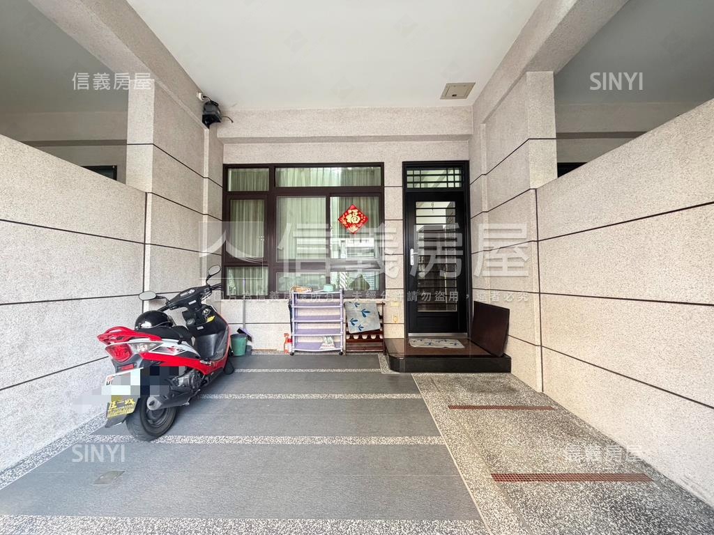 近中興商圈車庫臨路美別墅房屋室內格局與周邊環境